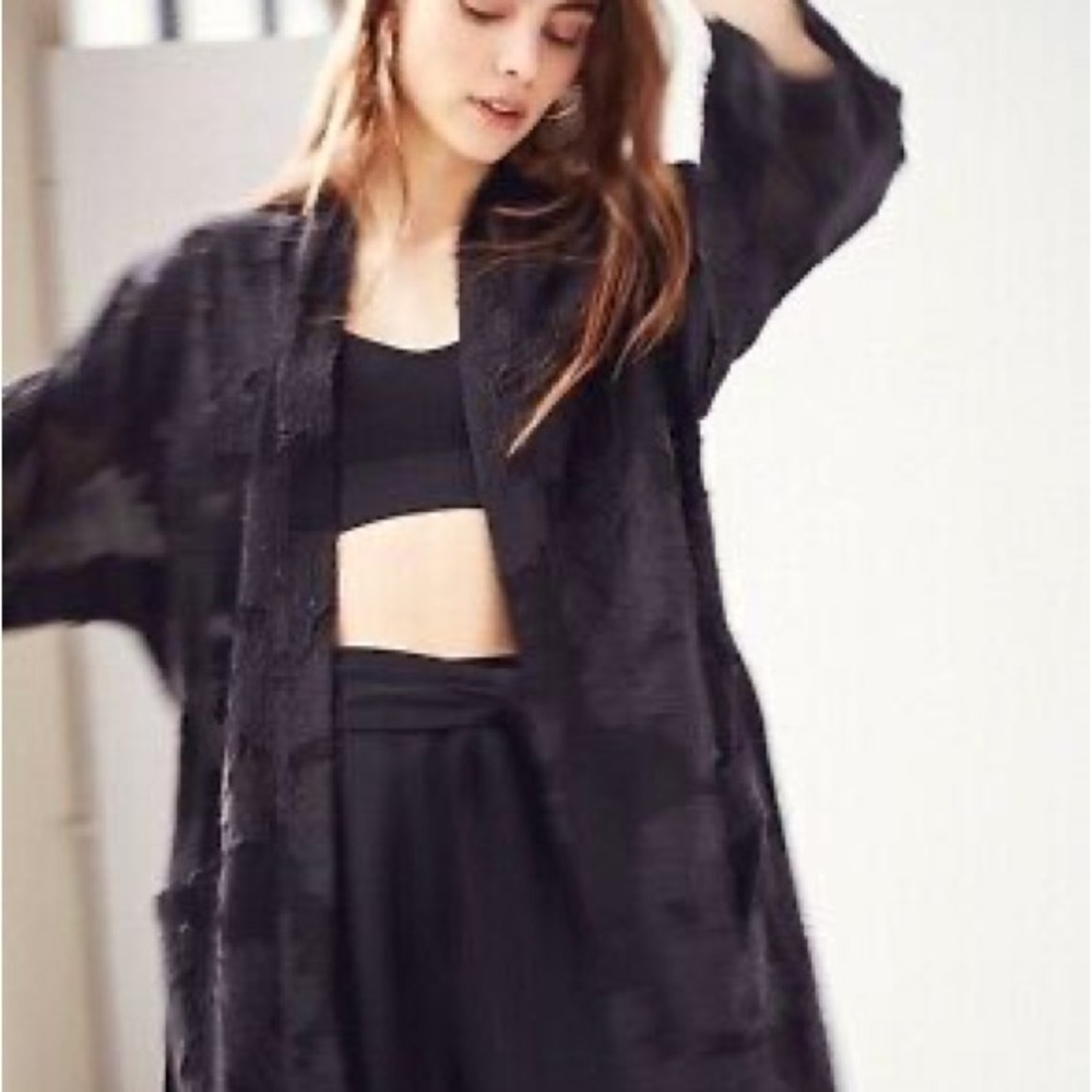 NWT Aritzia Wilfred Durante Jacket Kimono Black Silk Floral Lace Robe Duster - Picture 2 of 7